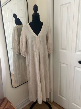 H&M Beige Cream Striped V-Neck Long Sleeve Midi Dress